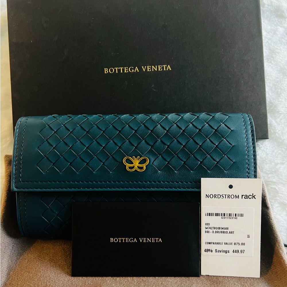 Authentic and beautiful wallet with lots of room
